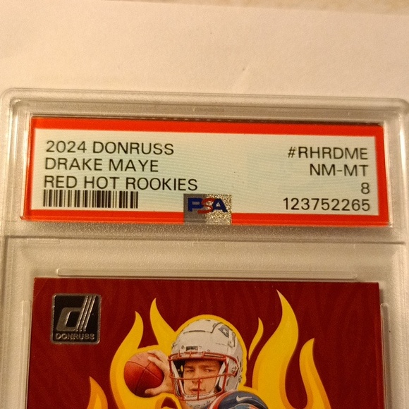 Drake Maye Rookie PSA 8 - Picture 2 of 4